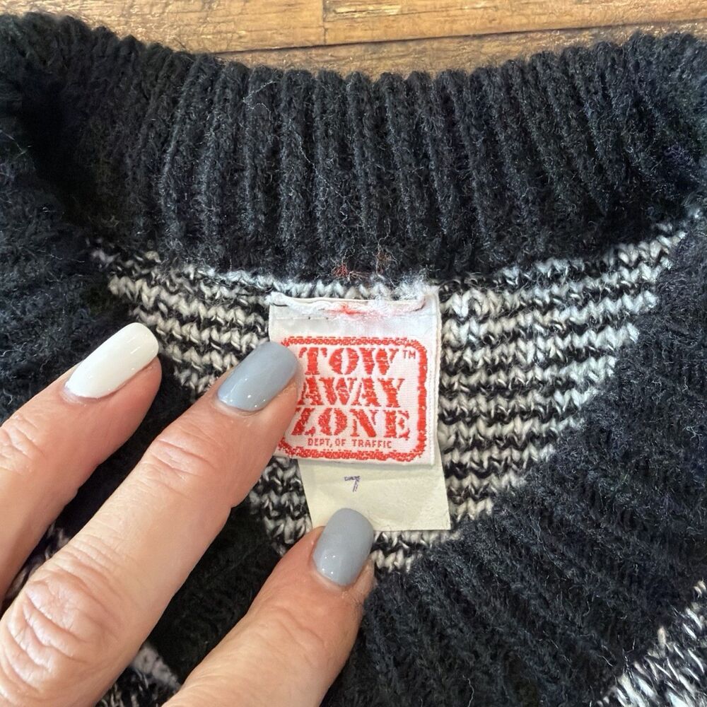Vintage Tow Away Zone Kids Sweater Snowflake Black & White Weather Seven Sz 7 - Picture 4 of 4